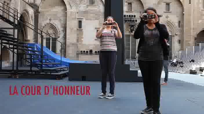 Vidéo Jeunes critiques en Avignon : "La Cour d'honneur"